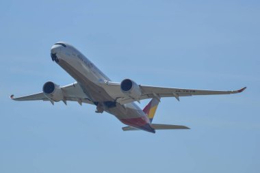 Kansai Havaalanı'ndan uçak kalkışı 