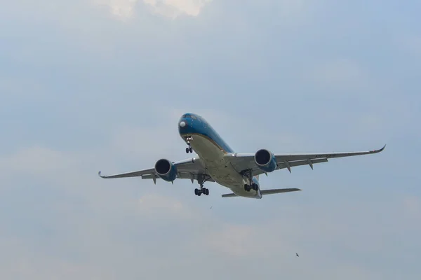 사이공 공항 (Sgn에 착륙 하는 비행기) — 스톡 사진