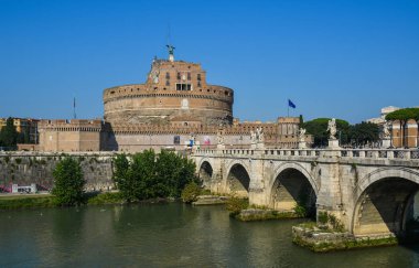 Tiber Nehri ile Castel Sant Angelo 