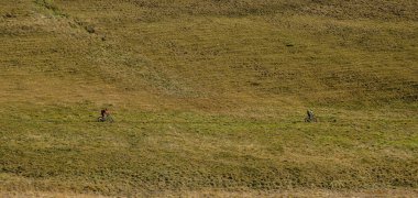 Yaz günlerinde dağda bisiklet 