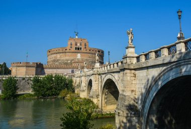 Tiber Nehri ile Castel Sant Angelo 