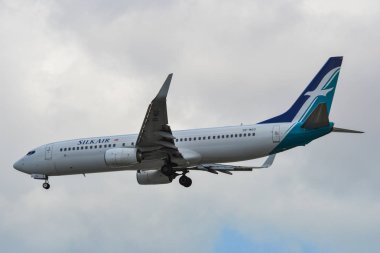 Changi Havaalanı'na uçak iniş (Sin)