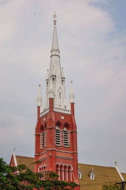 Yangon, Myanmar'daki kilisenin tepesi 