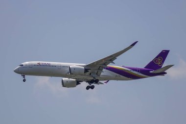 Havaalanında açılış yolcu uçak 