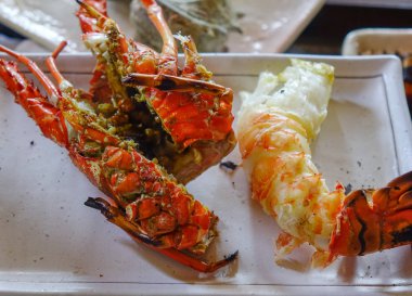 Öğle yemeği için yemek te ızgara karides 