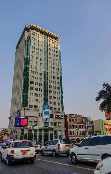 Street at downtown in Yangon, Myanmar — Stock Photo, Image