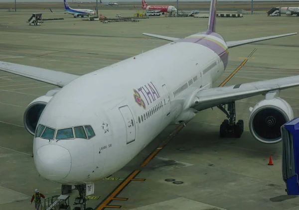 Passenger airplane at the airport — Stock Photo, Image