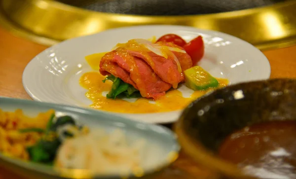 Masa japoneză pentru cină la restaurantul local — Fotografie, imagine de stoc