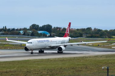 Uçak havaalanına piste Taksilemek 