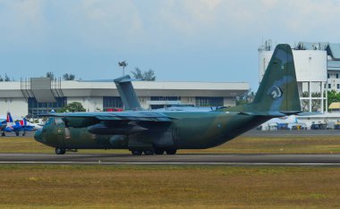 Havaalanında Lockheed C-130h Hercules 