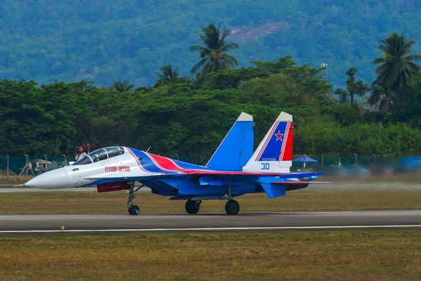 Jato de caça Su-30SM dos Cavaleiros Russos — Fotografia de Stock