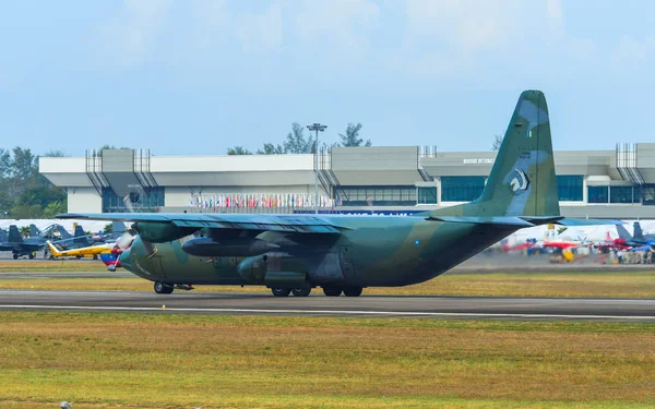 Lockheed C-130H Hercules в аэропорту — стоковое фото