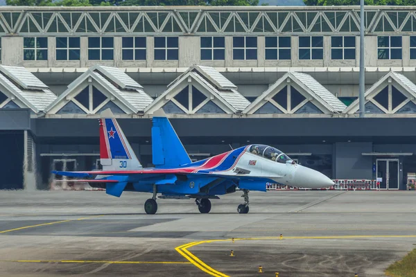 Su-30sm vadászrepülőgép az orosz lovagok — Stock Fotó