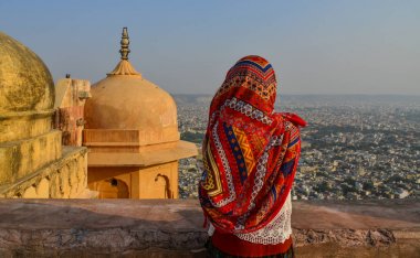 Jaipur 'da Amber Fort 'ta kadın, Hindistan 