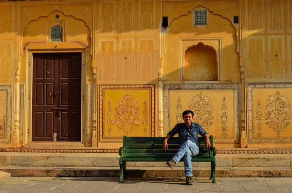 Um homem em Amber Fort em Jaipur, Índia — Fotografia de Stock