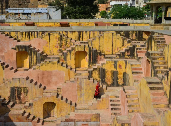 Old ancient deep well with lots of steps — Stock Photo, Image