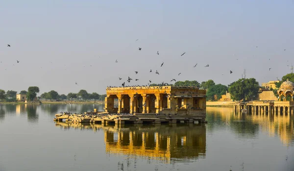 Lago Gadsisar en Jaisalmer, India — Foto de Stock