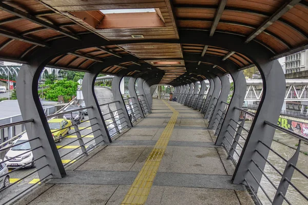 Puente de túnel para peatones — Foto de Stock