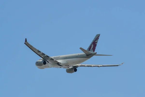 Avión despegando desde el aeropuerto — Foto de Stock