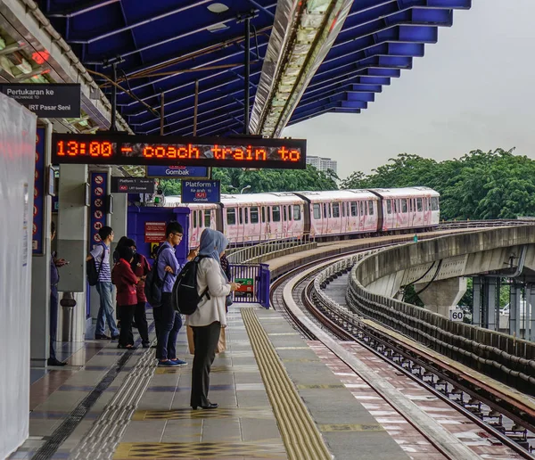 Malezja Mass Rapid Transit (MRT) pociąg — Zdjęcie stockowe