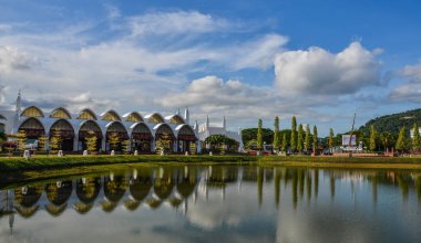 Şehir Parkı ile yansıma Gölü
