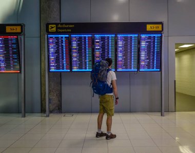 Kalkış terminalinde ekran panosu