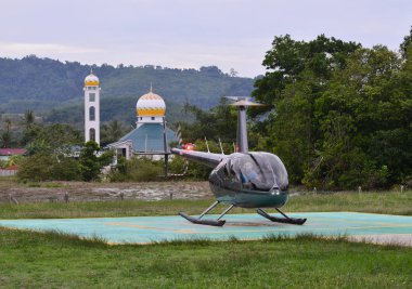Havaalanından gelen bir helikopter 