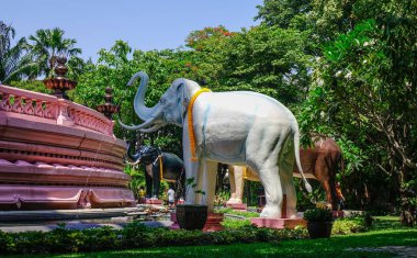 Erawan Tapınağı 'nda fil heykelleri 