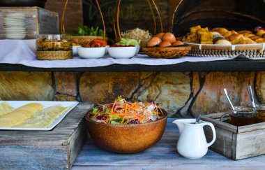 Lüks tesiste açık büfe kahvaltı 