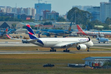 Havaalanında yolcu uçakları yerleştirme 