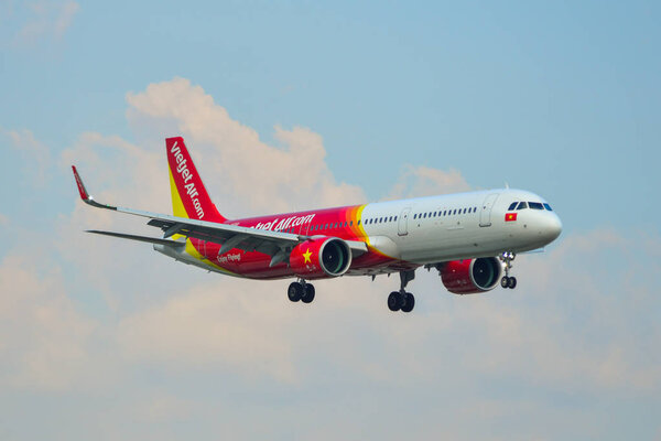 Самолёт приземлился в аэропорту Тан Сон Нхат
