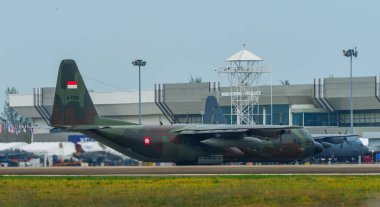 Langkawi Havaalanı 'nda Lockheed C-130h Hercules 