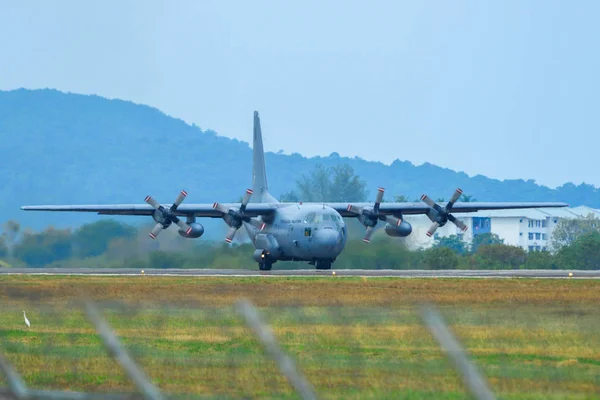 Langkawi Havaalanı 'nda Lockheed C-130h Hercules — Stok fotoğraf