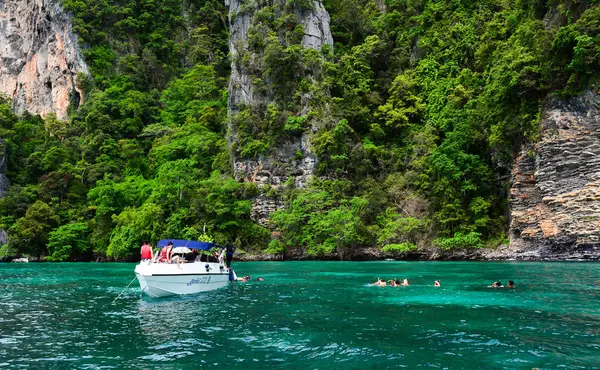 Speedboat on the sea in Phuket, Thailand — Stock Photo, Image