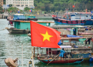 Denizde ahşap tekne 