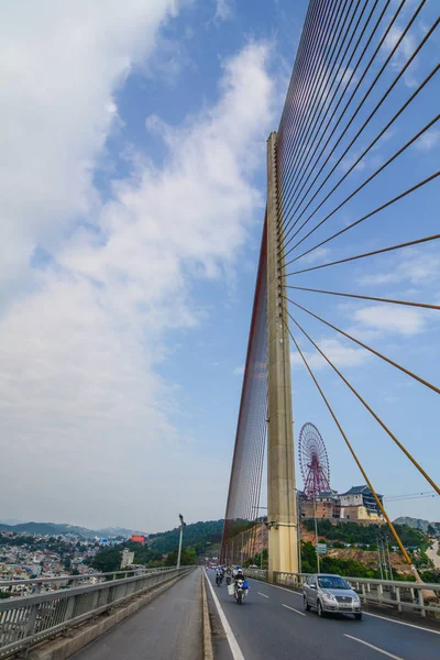 Eine Schrägseilbrücke in ha lang, Vietnam — Stockfoto