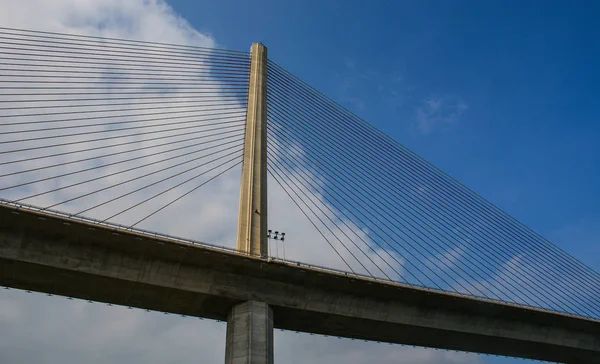 Eine Schrägseilbrücke in ha lang, Vietnam — Stockfoto