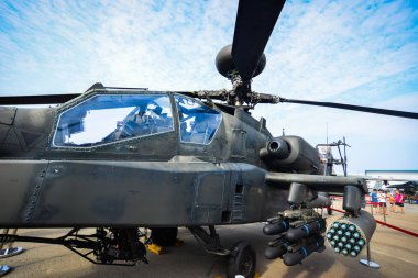 Changi, Singapur'da sergilenmek üzere askeri uçaklar 