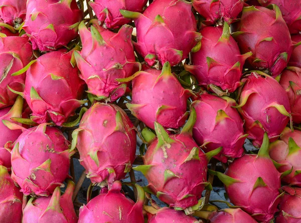Dragon fruits for sale at rural market — Stock Photo, Image
