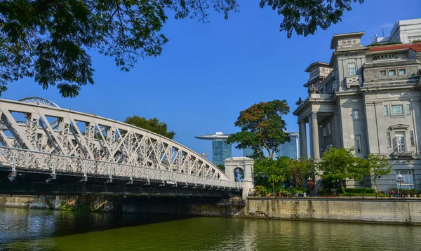 Cavenagh Bridge over the Singapore River — Stock Photo, Image