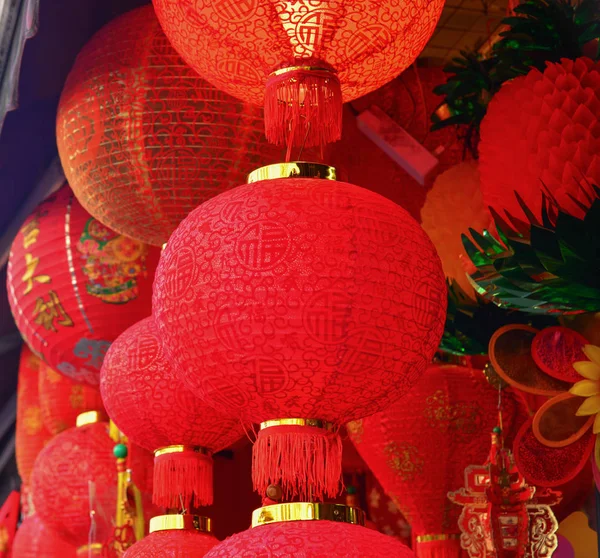 Röd kinesisk lykta för dekoration — Stockfoto
