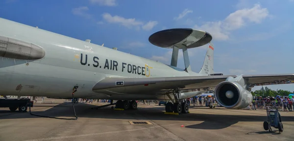 Militaire vliegtuigen voor weergave in Changi, Singapore — Stockfoto