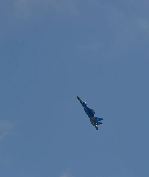 Fighter aircraft flying for display — Stock Photo, Image