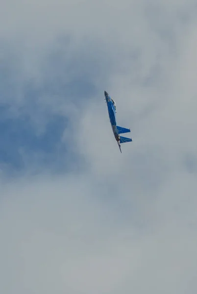 Kampfflugzeuge fliegen zur Schau — Stockfoto