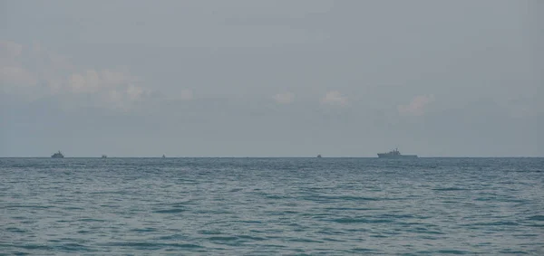 Marine oorlogsschepen die op zee — Stockfoto