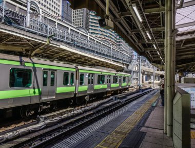 Tren istasyonunda tren durdurma