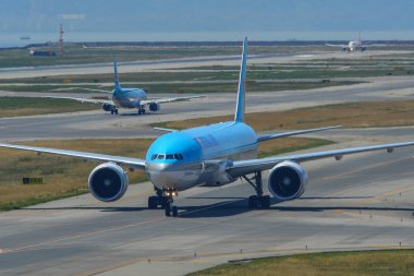 Yolcu uçakları piste Taksilemek