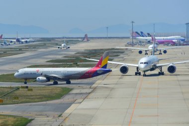 Yolcu uçakları piste Taksilemek