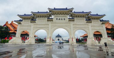 Özgürlük Meydanı'nda bulunan Çin kemerleri