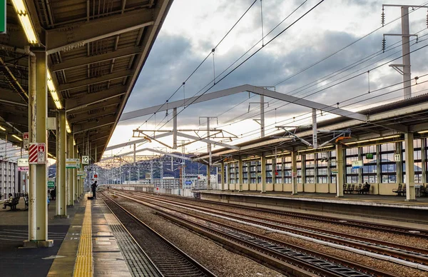 Piattaforma ferroviaria a Himeji, Giappone — Foto Stock